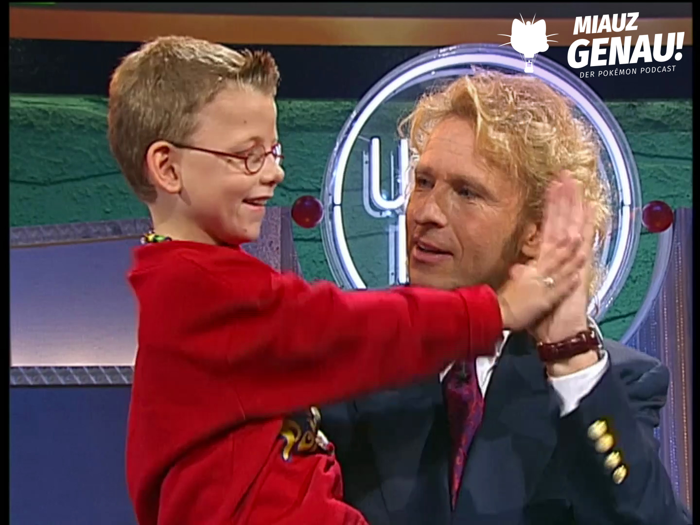 Benedict Bier auf dem Arm von Thomas Gottschalk bei Wetten, dass..? kurz nach seiner Pokémon-Wette.